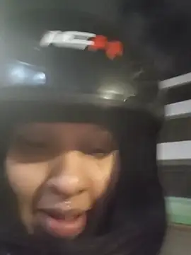 Snapshot of ashley-17 chatting on March 5, 3:35 am ashley-17 online show from March 5, 3:35 am