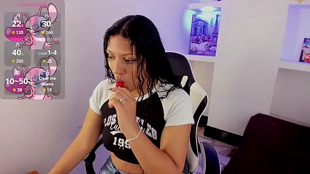 Snapshot of ashley-17 chatting on March 20, 5:01 am ashley-17 online show from March 20, 5:01 am