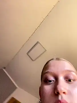 Snapshot of EmmiPemmi chatting on December 21, 1:51 pm EmmiPemmi online show from December 21, 1:51 pm