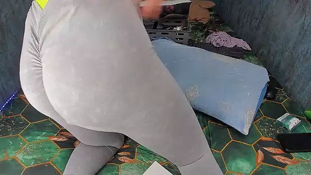 RedAssHottie online show from March 6, 6:10 am