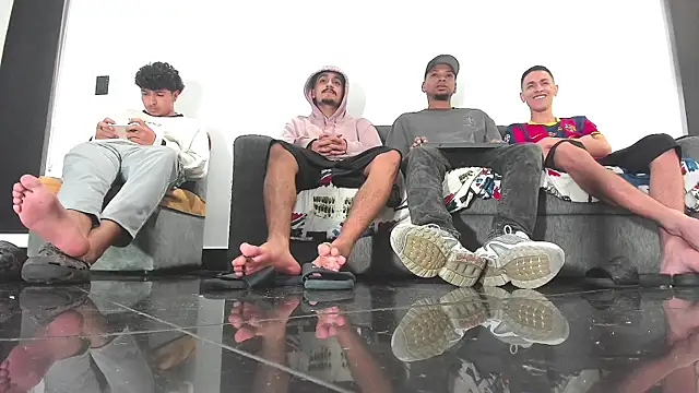 Snapshot of colombian_alphas chatting on December 21, 4:30 am colombian alphas online show from December 21, 4:30 am