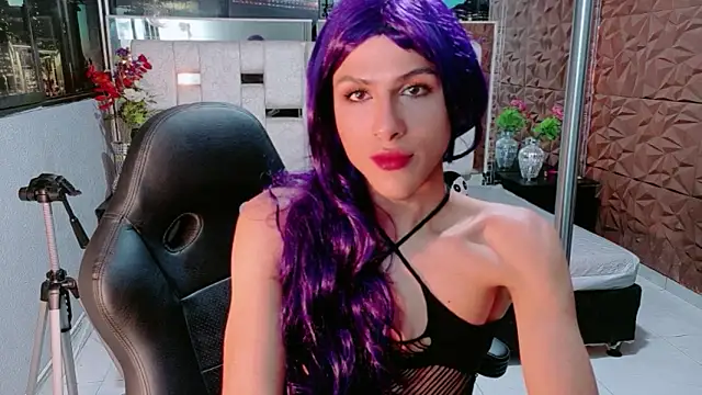 Snapshot of CarolineJesh chatting on December 23, 2:53 am CarolineJesh online show from December 23, 2:53 am