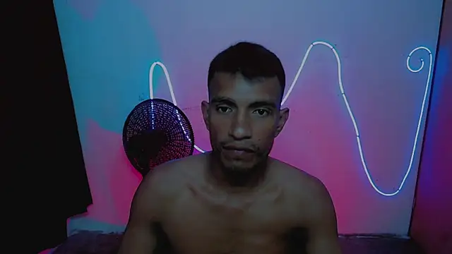 Snapshot of Yeison_777_ chatting on December 21, 3:57 am Yeison 777 online show from December 21, 3:57 am