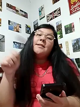 Snapshot of Lunaaaa_Hot chatting on December 22, 4:09 am Lunaaaa Hot online show from December 22, 4:09 am