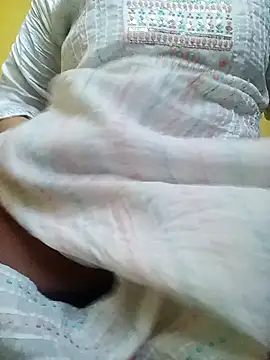 Snapshot of suman_bhabhi001 chatting on December 23, 5:27 am suman bhabhi001 online show from December 23, 5:27 am