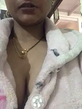 Snapshot of Coll-Girl chatting on December 22, 5:48 am Coll-Girl online show from December 22, 5:48 am