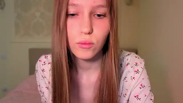 Alllura online show from March 6, 2:30 am