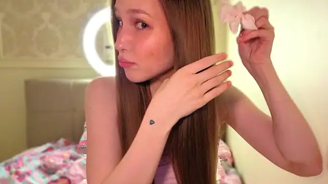 Alllura online show from March 17, 11:41 pm