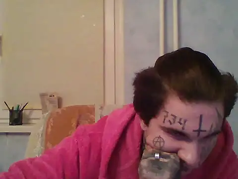 Snapshot of BruceGalaxy chatting on December 22, 5:21 pm BruceGalaxy online show from December 22, 5:21 pm