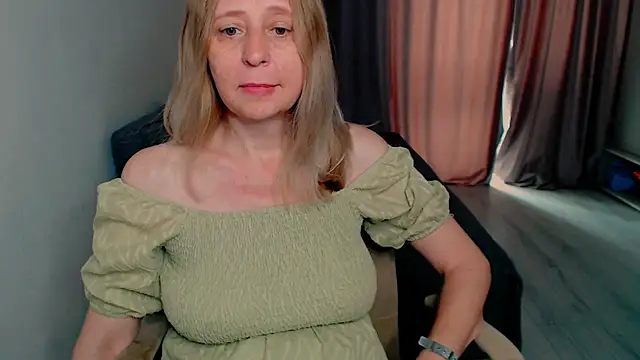 MiLenaMilf online show from June 9, 6:25 am