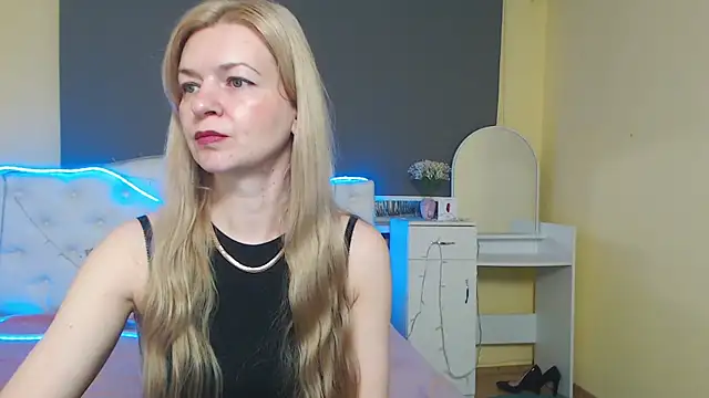 Snapshot of MelissaTyler chatting on May 10, 5:12 am MelissaTyler online show from May 10, 5:12 am
