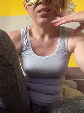 SexyMamiVee online show from May 6, 10:42 am