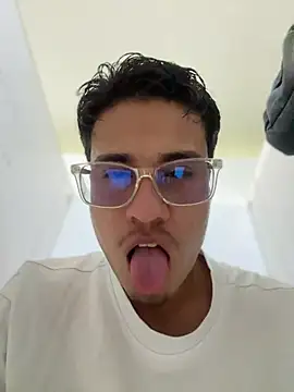 Latin Paisa Boy online show from June 25, 8:13 pm