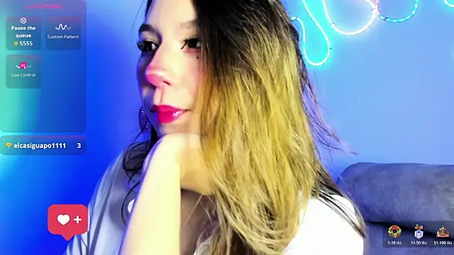 Snapshot of EMMA-COO chatting on December 22, 6:21 am EMMA-COO online show from December 22, 6:21 am