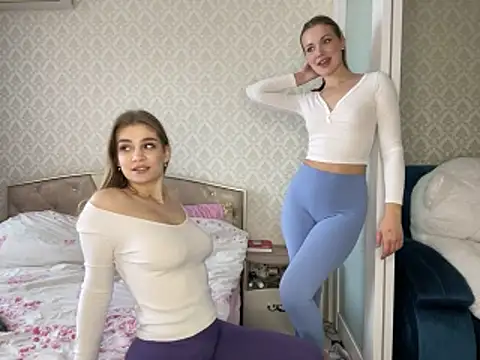 Snapshot of NikaandLana chatting on December 23, 7:28 am NikaandLana online show from December 23, 7:28 am