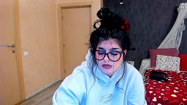 NayaNoirX online show from March 5, 7:21 pm