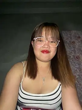 Snapshot of Wendy-2 chatting on March 20, 3:28 pm Wendy-2 online show from March 20, 3:28 pm