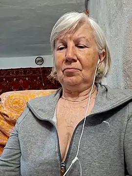 Snapshot of KlaudiaDarling chatting on May 11, 2:45 pm KlaudiaDarling online show from May 11, 2:45 pm