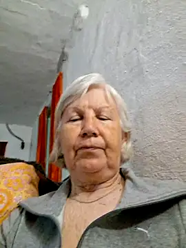 Snapshot of KlaudiaDarling chatting on May 14, 7:37 am KlaudiaDarling online show from May 14, 7:37 am