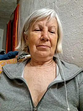 Snapshot of KlaudiaDarling chatting on May 17, 6:37 pm KlaudiaDarling online show from May 17, 6:37 pm