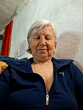 Snapshot of KlaudiaDarling chatting on May 18, 5:24 am KlaudiaDarling online show from May 18, 5:24 am