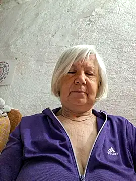 Snapshot of KlaudiaDarling chatting on May 19, 2:29 am KlaudiaDarling online show from May 19, 2:29 am