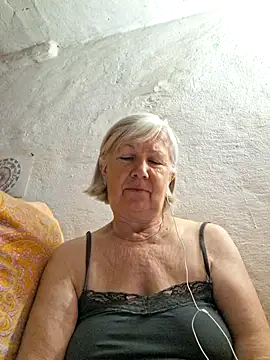 Snapshot of KlaudiaDarling chatting on June 7, 6:33 pm KlaudiaDarling online show from June 7, 6:33 pm