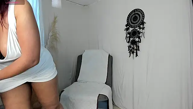 Snapshot of Emelygil_1 chatting on May 22, 6:57 pm Emelygil 1 online show from May 22, 6:57 pm