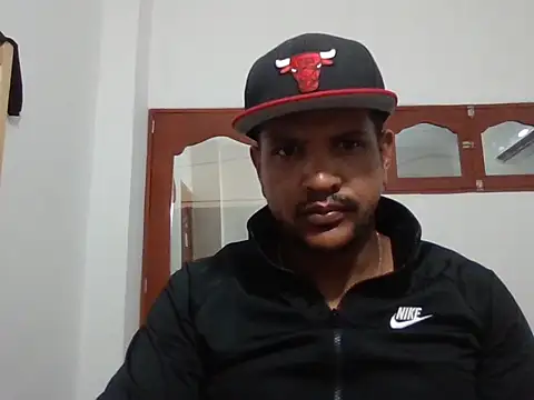 Snapshot of bigdick211292 chatting on December 22, 10:51 pm bigdick211292 online show from December 22, 10:51 pm