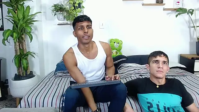 Interracial Snow Bunny online show from February 7, 11:30 pm