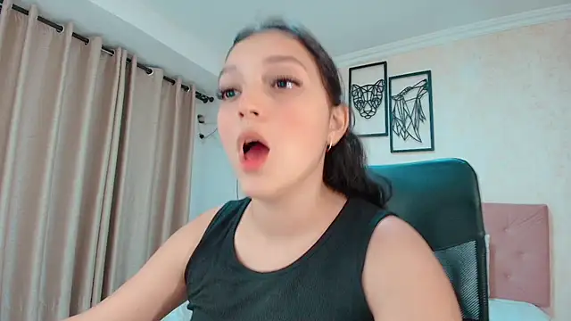 littlemolly walcott online show from July 6, 12:51 am