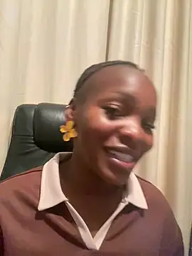 Snapshot of xLissahx chatting on June 12, 7:40 am xLissahx online show from June 12, 7:40 am