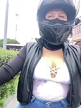 Scarlet auraa online show from February 5, 7:29 pm