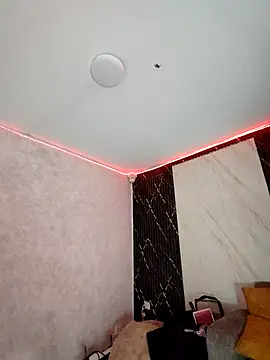 Isis Hot   online show from February 22, 12:12 am