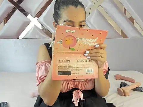 MiaKleinX online show from March 8, 9:29 pm