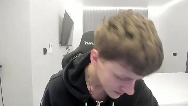 Snapshot of bonekoambalabu chatting on February 10, 2:37 am bonekoambalabu online show from February 10, 2:37 am