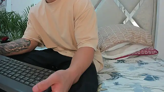 Liam saint online show from March 3, 12:11 pm