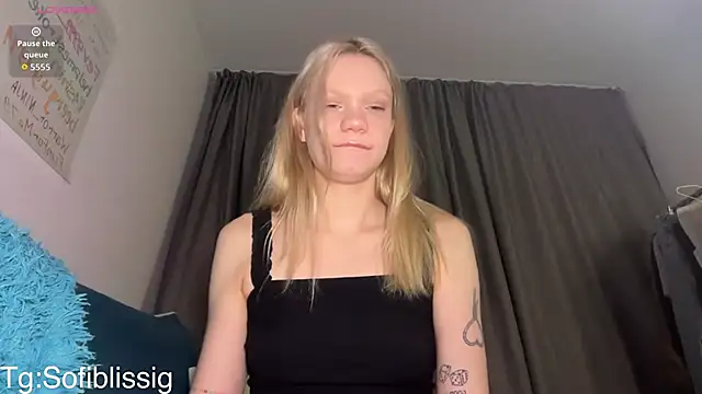 Snapshot of Bl1ssfulSof1 chatting on February 21, 6:53 pm Bl1ssfulSof1 online show from February 21, 6:53 pm