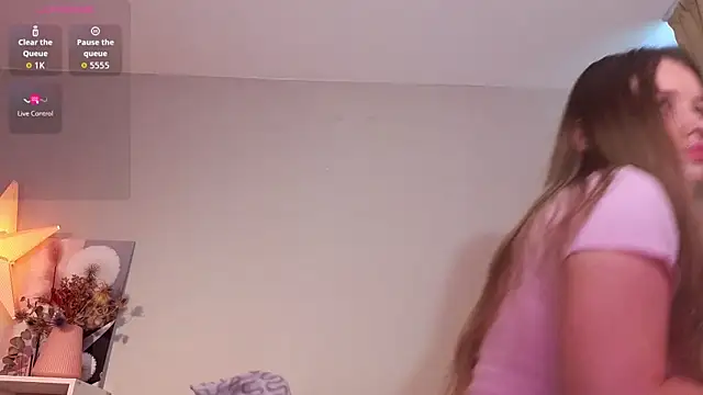 SmolCutie online show from July 23, 5:27 am