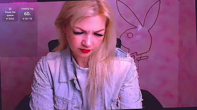 Snapshot of Madonna_Fire chatting on May 17, 5:38 am Madonna Fire online show from May 17, 5:38 am