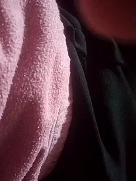 Snapshot of Yassine_1985 chatting on June 23, 11:47 pm Yassine 1985 online show from June 23, 11:47 pm