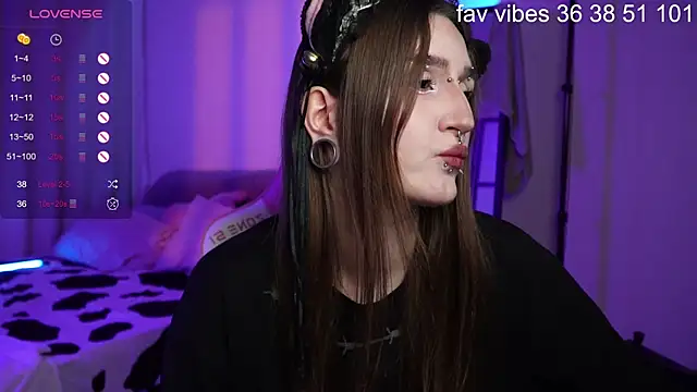 Snapshot of Alice_Goth chatting on July 8, 3:55 am Alice Goth online show from July 8, 3:55 am