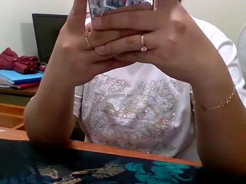 Snapshot of Sarah_no_land chatting on May 6, 9:14 am Sarah no land online show from May 6, 9:14 am