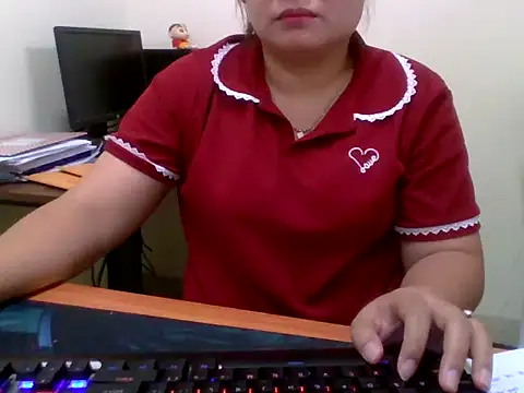 Snapshot of Sarah_no_land chatting on May 12, 3:14 am Sarah no land online show from May 12, 3:14 am