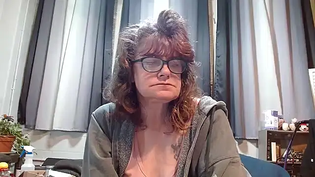 Snapshot of ladylavende3 chatting on February 16, 7:37 am ladylavende3 online show from February 16, 7:37 am