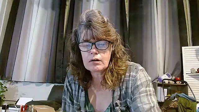 Snapshot of ladylavende3 chatting on March 18, 6:46 am ladylavende3 online show from March 18, 6:46 am
