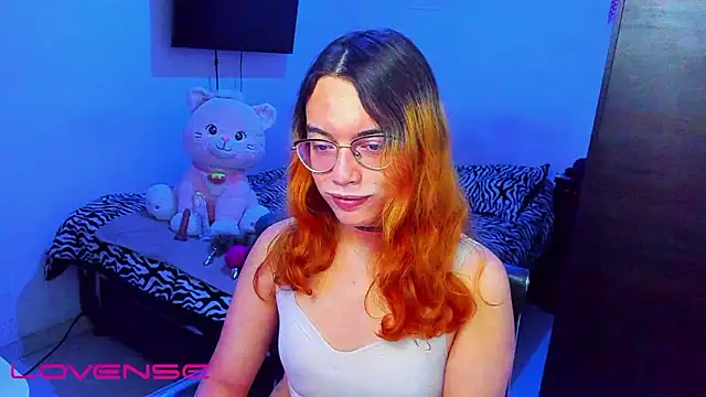 lillykittyyy online show from March 8, 3:10 am