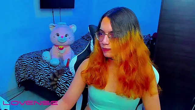lillykittyyy online show from April 11, 3:11 am
