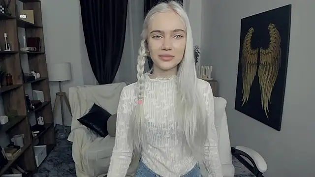 KristalCrowner online show from February 12, 7:09 pm