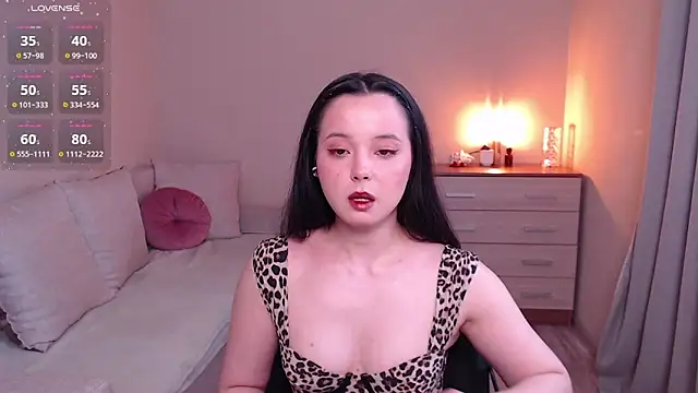 lia hetty online show from April 15, 3:30 pm